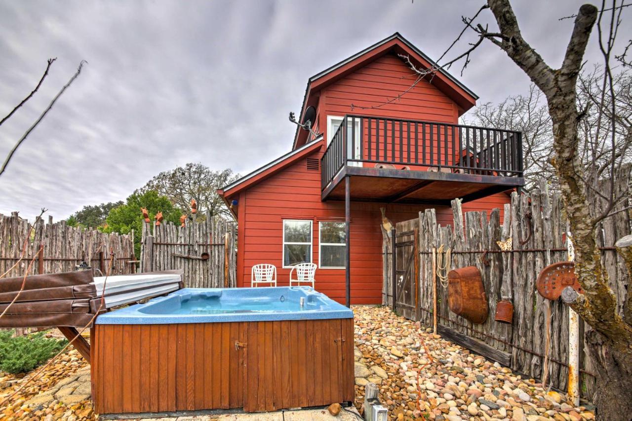 Вилла Ark Bunkhouse Fredericksburg Hideaway With Hot Tub Экстерьер фото