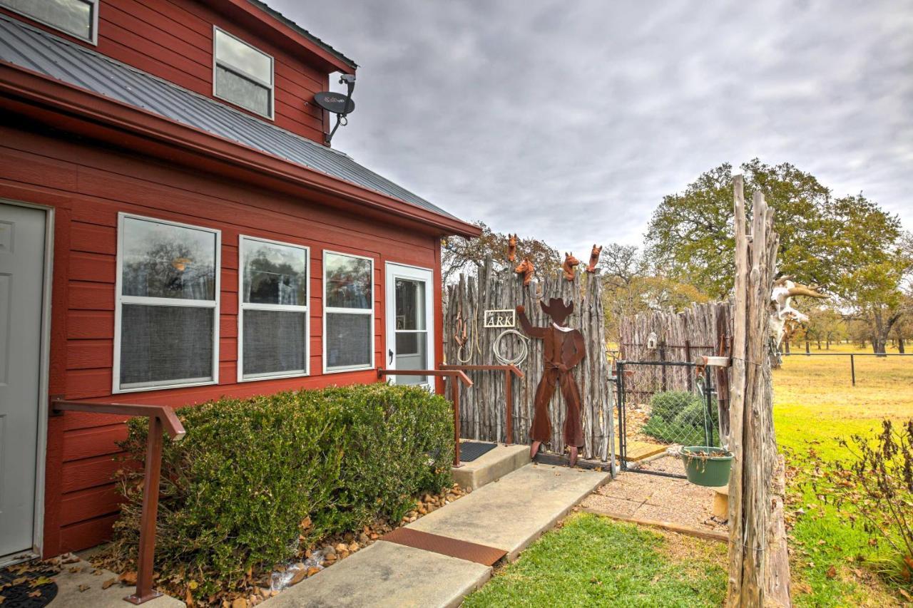 Вилла Ark Bunkhouse Fredericksburg Hideaway With Hot Tub Экстерьер фото